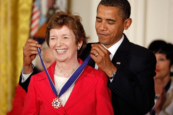US President Obama presents Mary Robinson with the Medal of Freedom.
