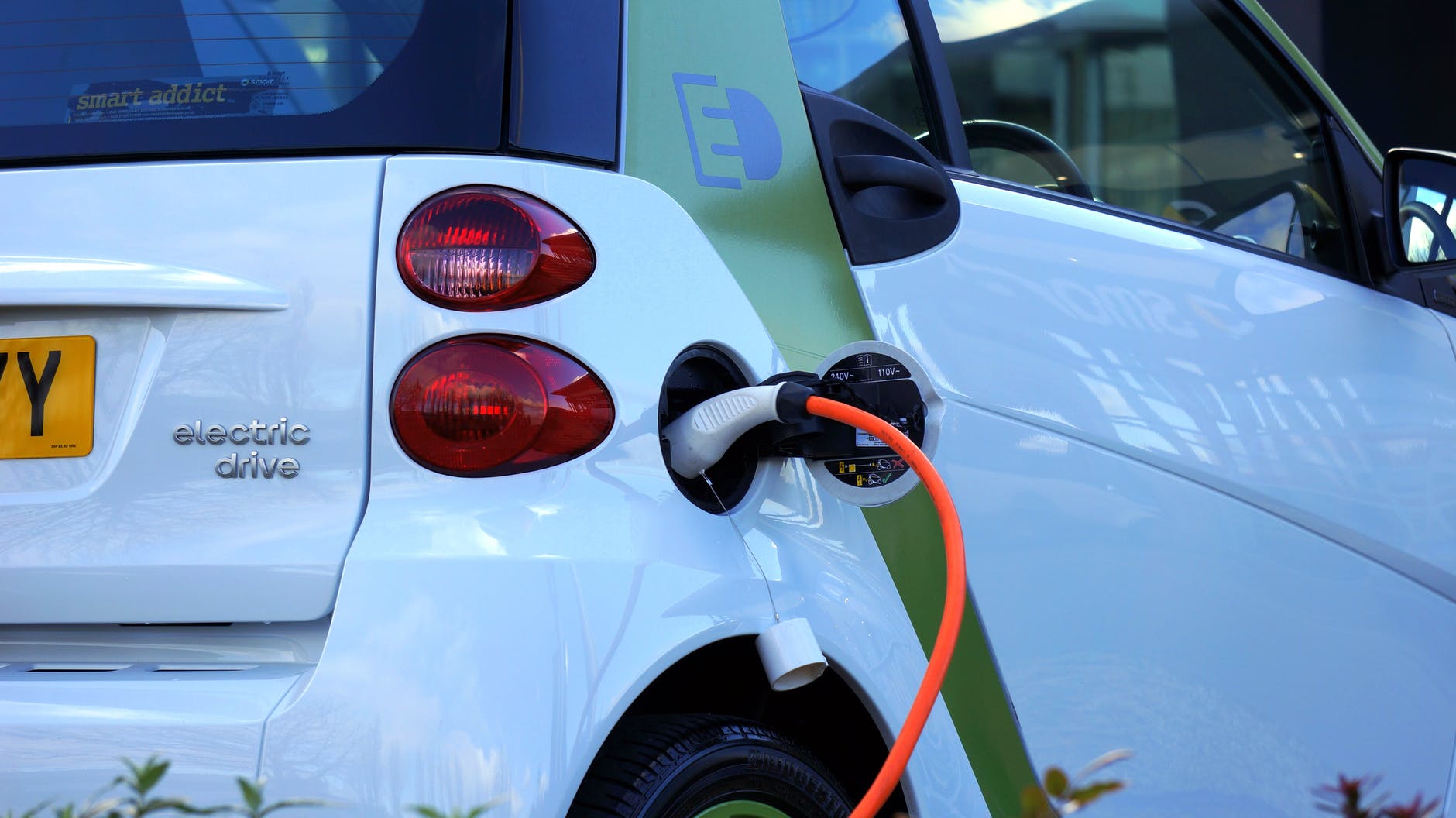 Electric vehicles (EVs) can totally help reduce the carbon emissions generated by all our surface transportion.